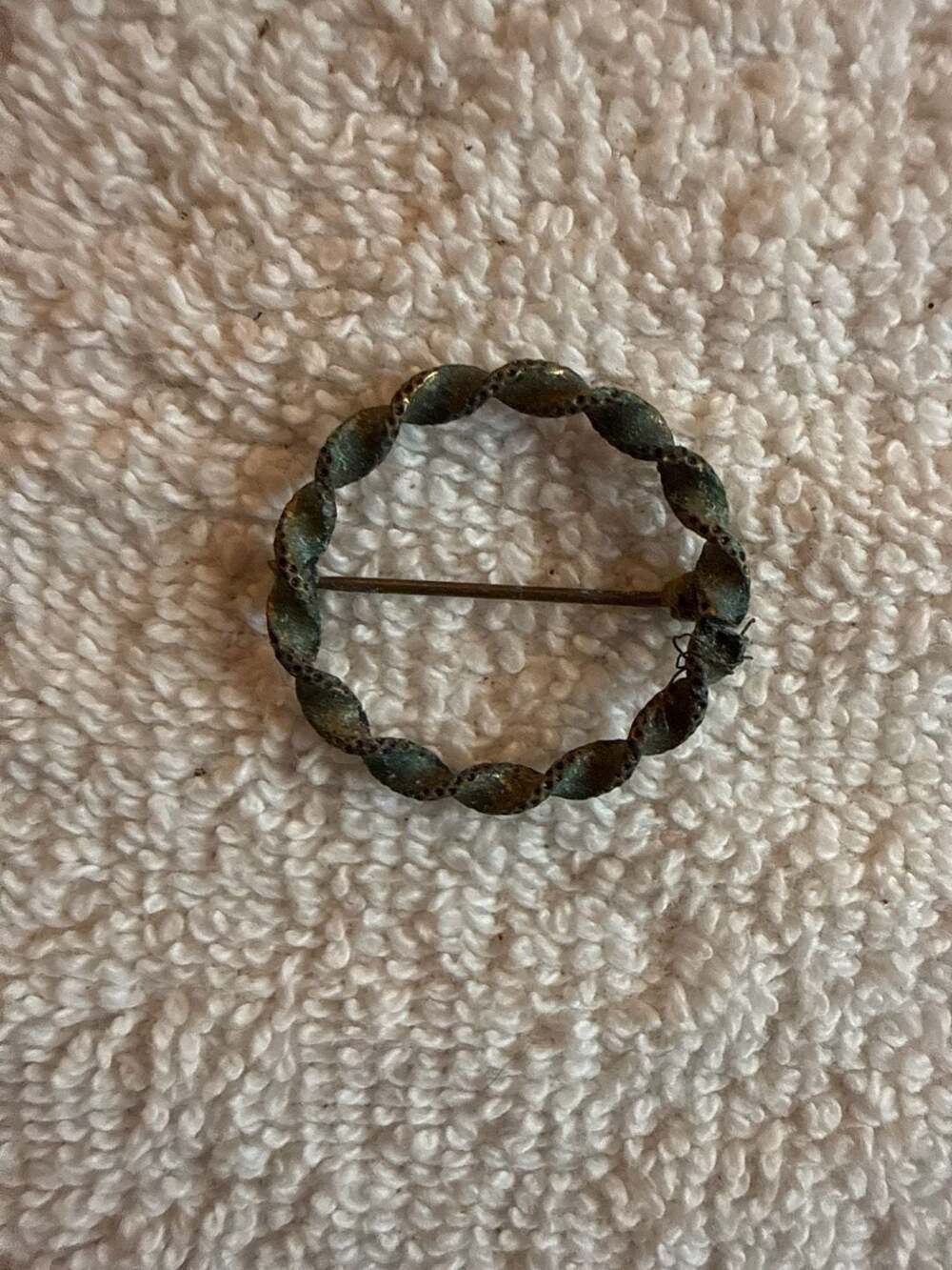 Vintage Victorian Twisted Copper Circle Brooch Pin with C-Clasp
